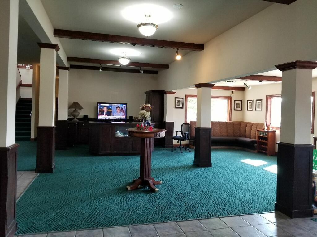 إلينسبورغ Nirvana Inn & Grill المظهر الخارجي الصورة